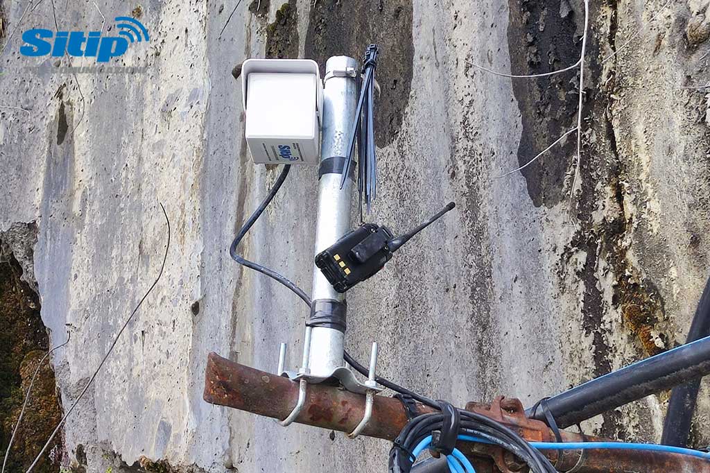 Antenna WiFi installata fuori la cava di Marini Marmi a Castro (Bergamo) | SITIP TELECOMUNICAZIONI